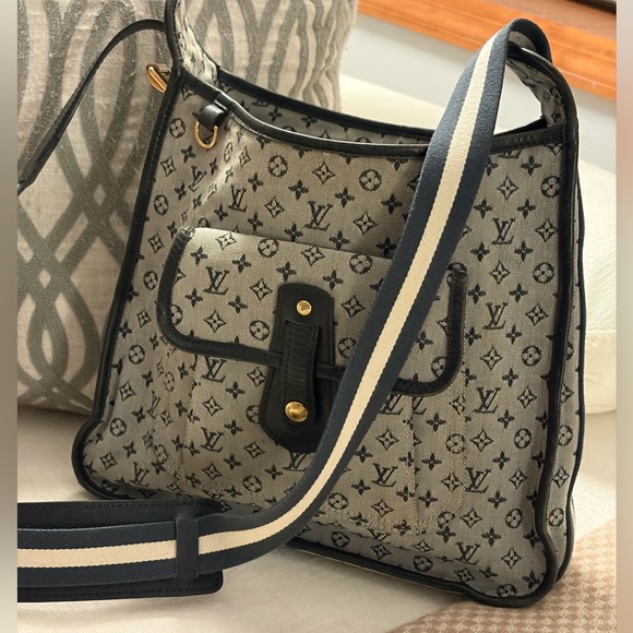 Authentic LOUIS VUITTON Monogram Mini
Buzas Marie Kate Bag Blue - Picture 3 of 12